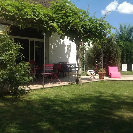 Chez Marie Et Nicolas B&B 부셰레
